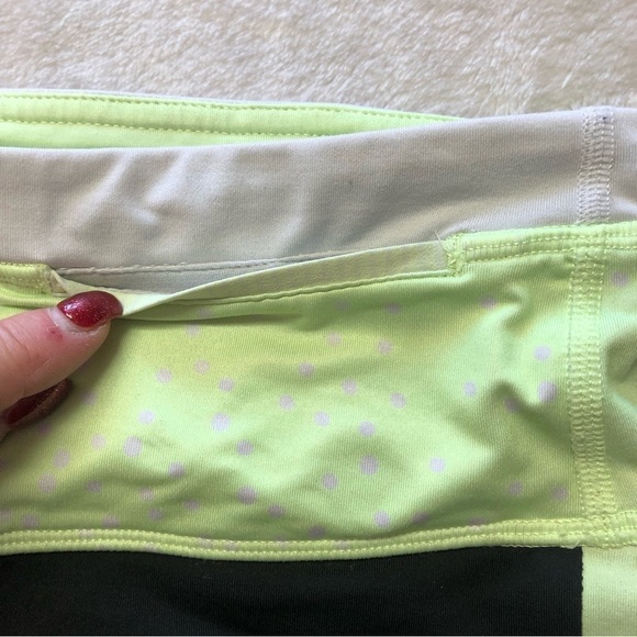 lululemon Neon Yellow & Black Crop Athletic Leggings Size 4 - Picture 6 of 12